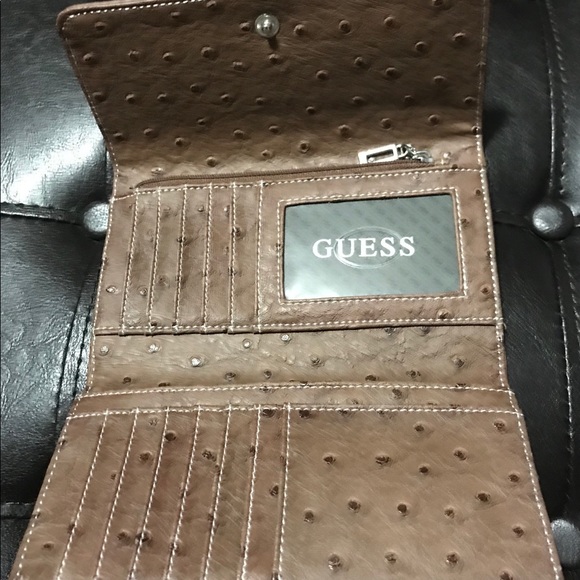 Guess Wallet - Picture 3 of 6